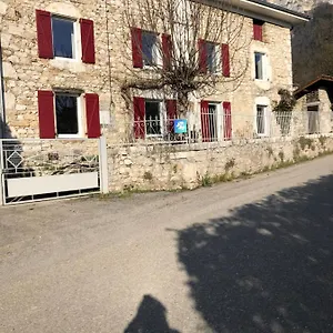https://au-vieux-four-la-riviere-isere.hotels-rhonealpes.com