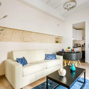https://marais-saint-paul-ecouffes-apartment.fr-paris.fr